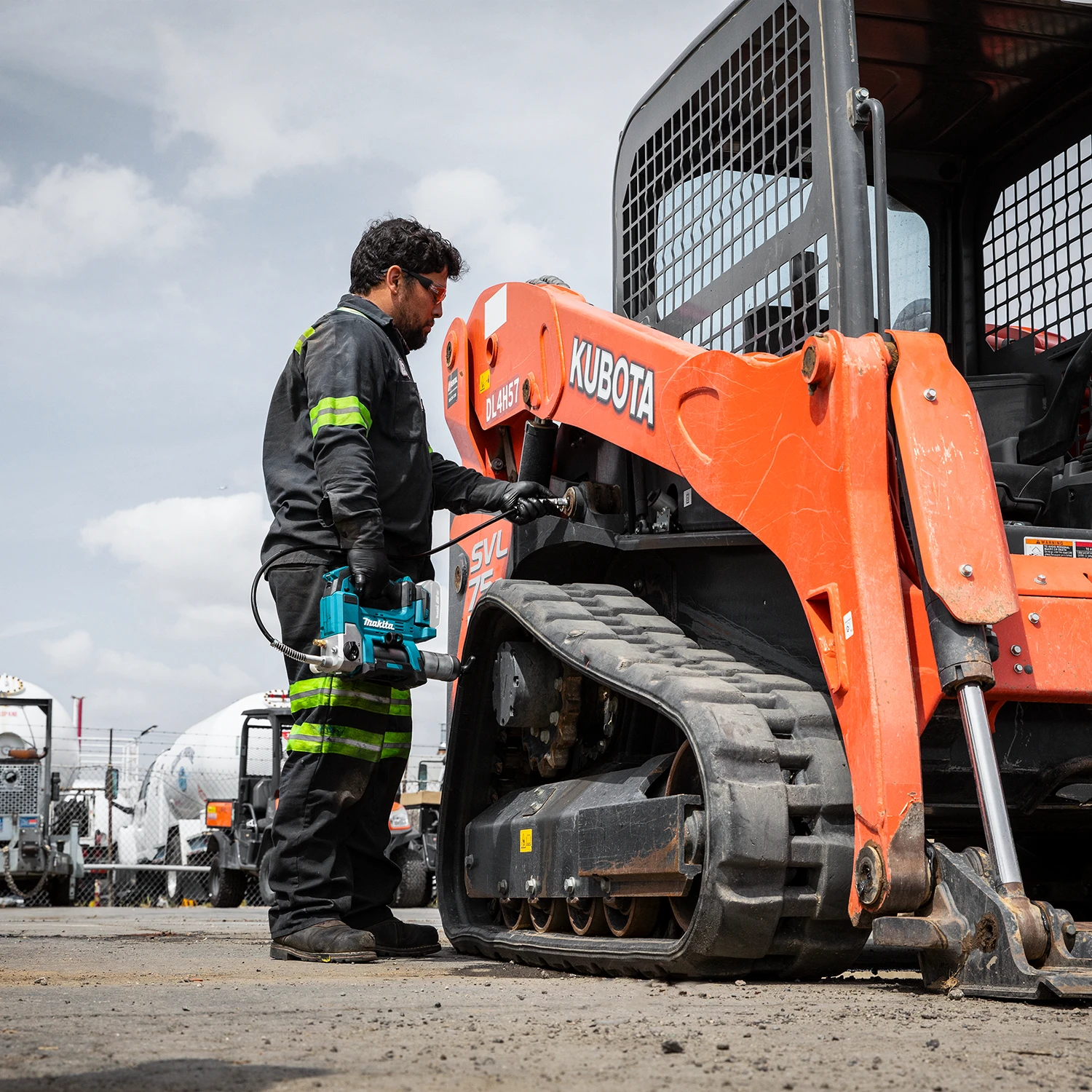 Makita XPG01Z 18V LXT Lithium-Ion Grease Gun (Tool Only) 2 Makita XPG01Z 18V LXT Lithium-Ion Grease Gun (Tool Only) - Image 2