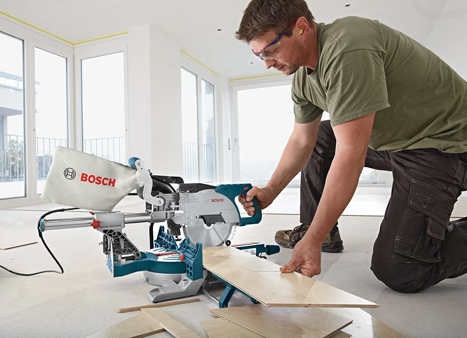 Bosch CM8S 8" Miter Saw 2 Bosch CM8S 8" Miter Saw - Image 2