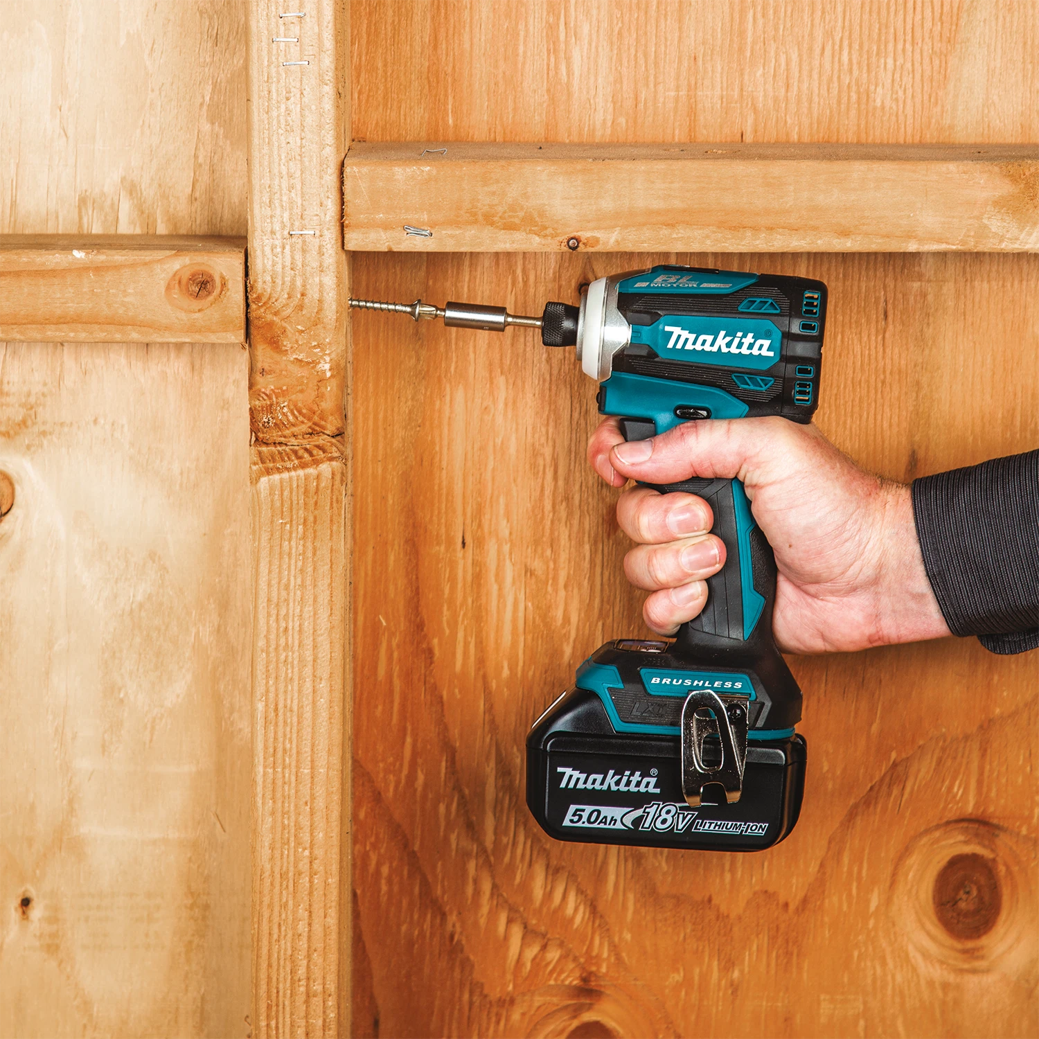 Makita XT288T 18V LXT Brushless Cordless 2 Tool Combo Kit 4 Makita XT288T 18V LXT Brushless Cordless 2 Tool Combo Kit - Image 4