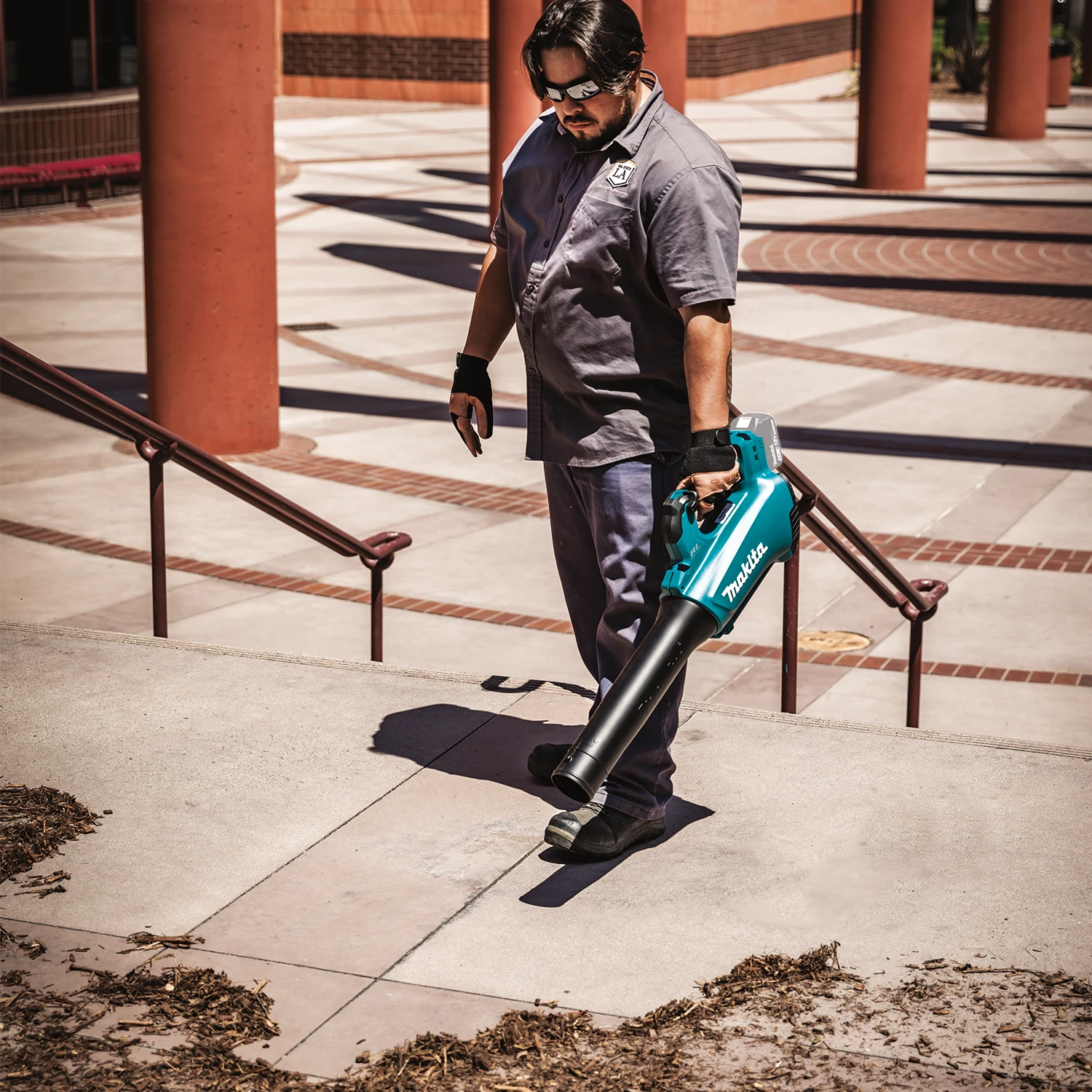 Makita XBU03Z 18V LXT Brushless Cordless Blower (Tool Only) 4 Makita XBU03Z 18V LXT Brushless Cordless Blower (Tool Only) - Image 4
