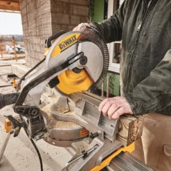 DeWalt DWS715 12" Single-Bevel Compound Miter Saw -Tool Shop image 90f10ce5 18fd 4d75 8ef3 484cac9519f5