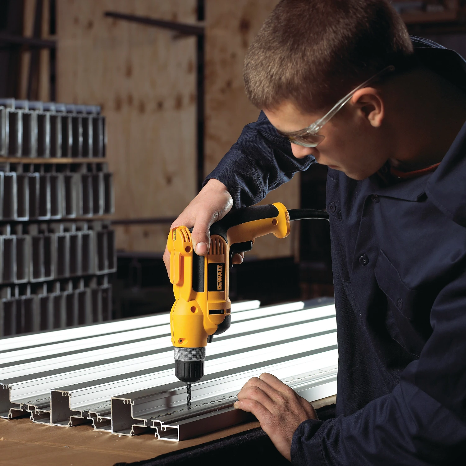 DeWalt DWD110K 3/8" VSR Pistol Grip Drill Kit With Keyless Chuck 3 DeWalt DWD110K 3/8" VSR Pistol Grip Drill Kit With Keyless Chuck - Image 3